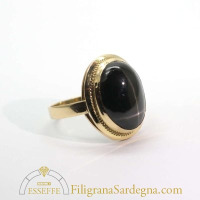 Anello in oro con diopside stellato