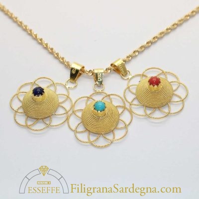 Ciondolo corbula e fiore con turchese, corallo o lapis in filigrana d'oro