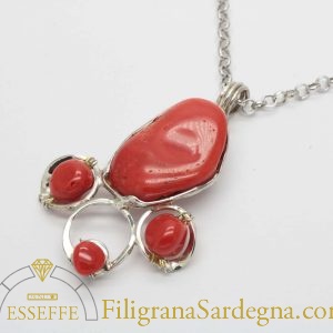 Ciondolo in argento con sassi di corallo rosso Sardegna