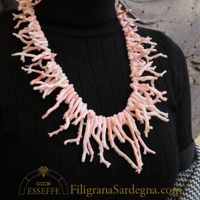 Collana con frange di corallo rosa