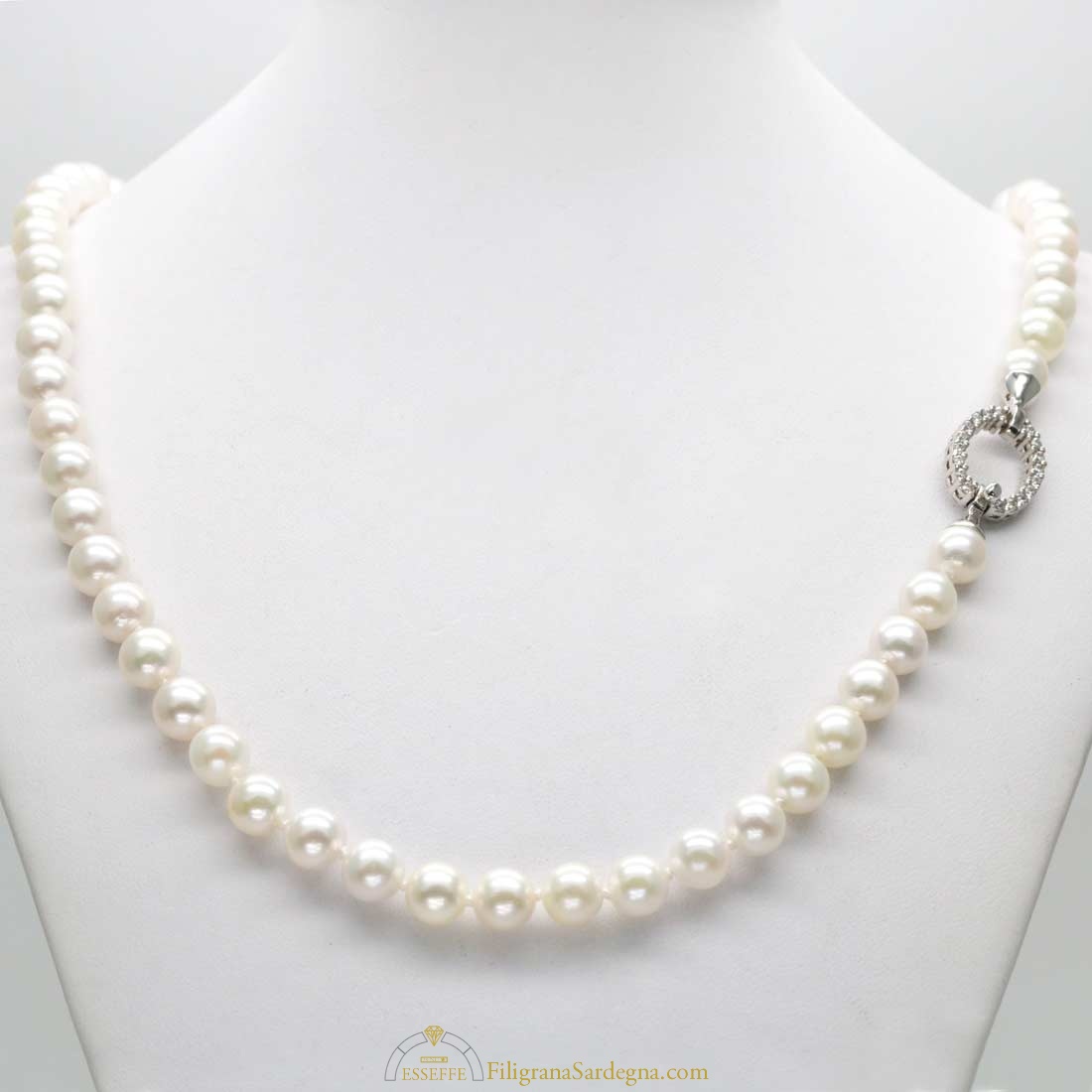 Collana di perle con chiusura in oro bianco