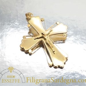 Croce d'oro con Cristo decorata a bulino