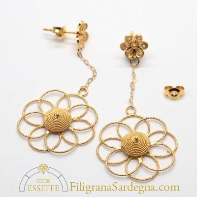 Orecchini con fiore e corbula in filigrana d'oro